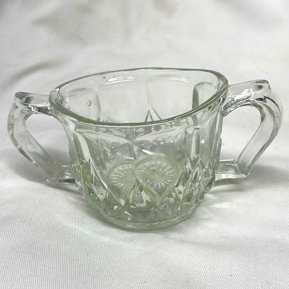 Vintage pressed glass sugar bowl - Picture 1 of 7